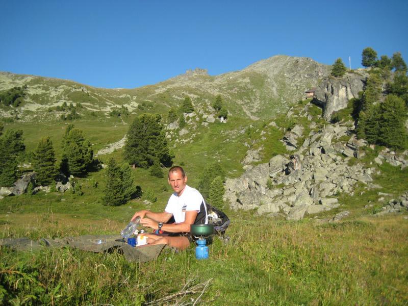 20090805_Nax_wandern_Joel_Felix_047_kochen.jpg