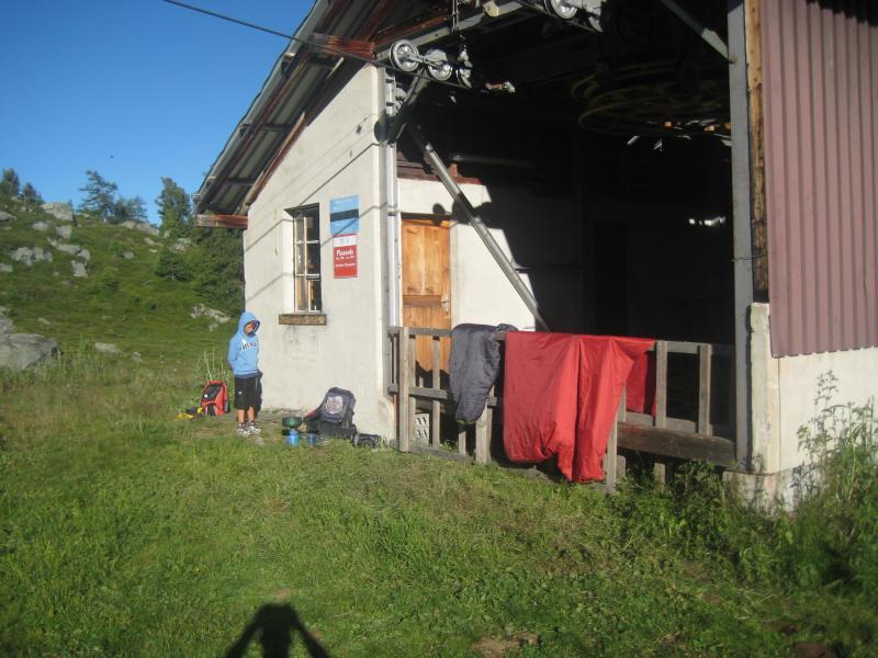 20090806_Nax_wandern_Joel_Felix_002_Nachtlager.jpg