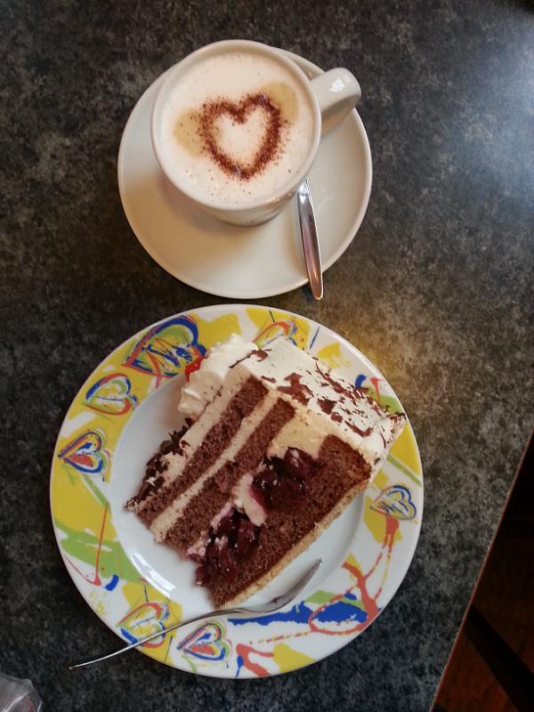 20130329_143703.jpg -    Kuchen und Cappuchino in Müllheim