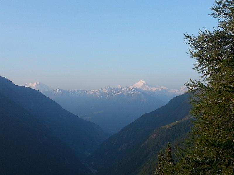 20130714_064245.jpg - 14.7. Morgenlauf von Kummenalp im Lötschental - 3-Tages-Wanderung mit Joel