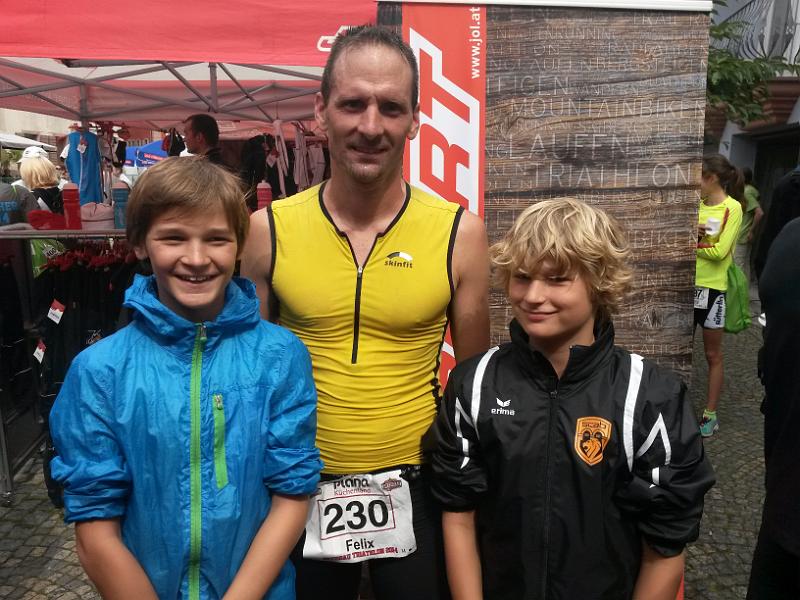 20140824_143828.jpg - 24.8. Im Ziel des Breisgau Triathlon