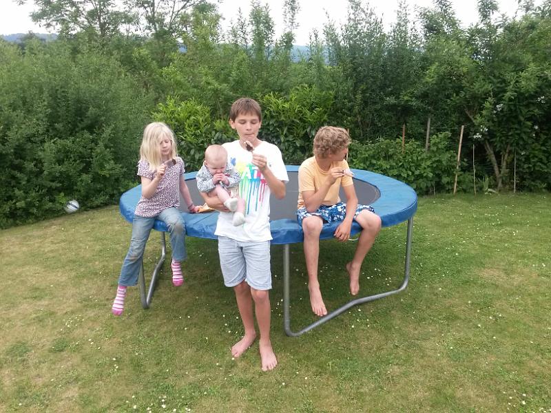 20140525_175143.jpg - 25.5. Buben mit Cousinen
