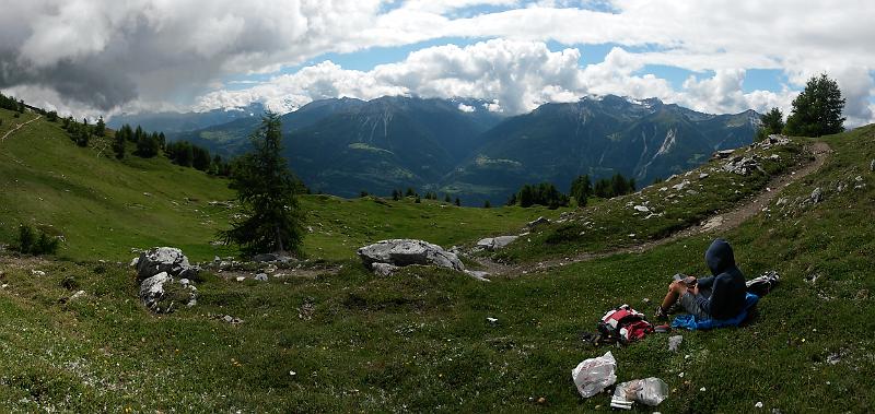 20140816_123434.jpg - 16.8. Mittagspause auf Wanderung Jeizinnen-Fluhalp-Rinderhütte mit Joel