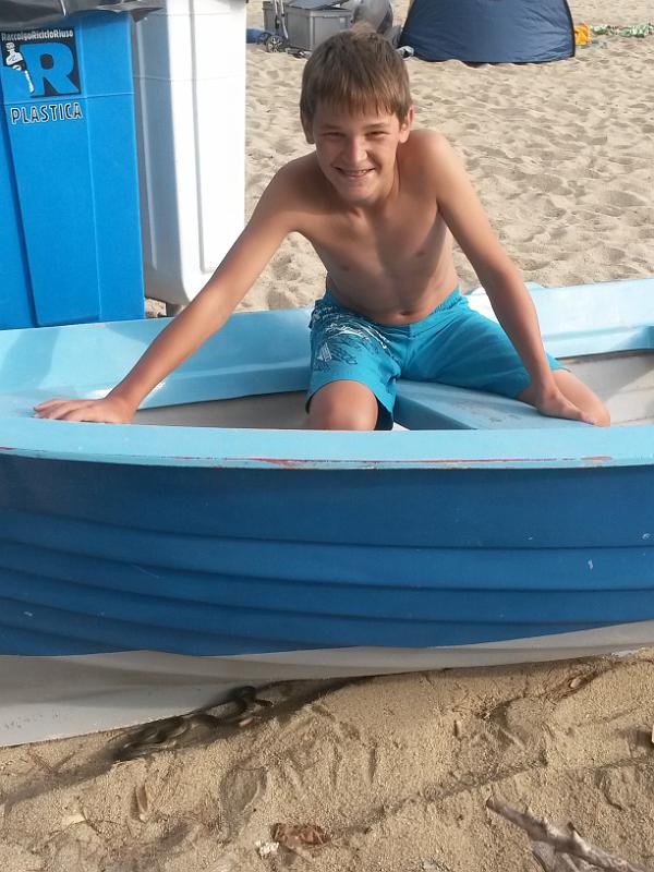 20140930_170631.jpg - 30.9. Joel mit Schlange am Strand