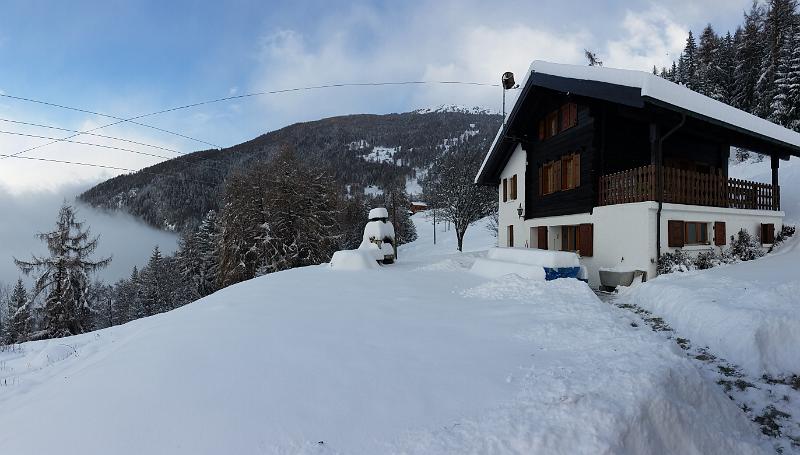 20141227_140913.jpg - 27.12. 45cm Neuschnee nachdem es am 26. noch kein Schnee beim Chalet hatte