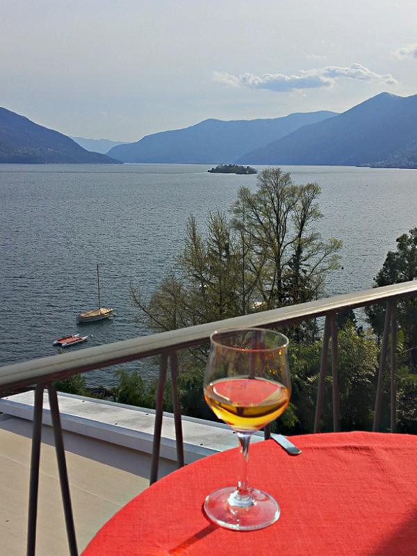 20150403_165427.jpg - 3.4. Hotelbalkon in Moscia