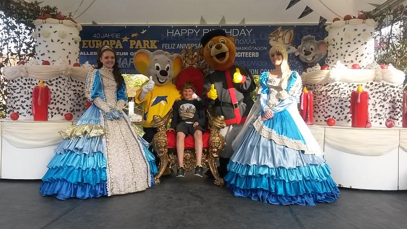 20150413_181753.jpg - 13.4. Simon im Europapark