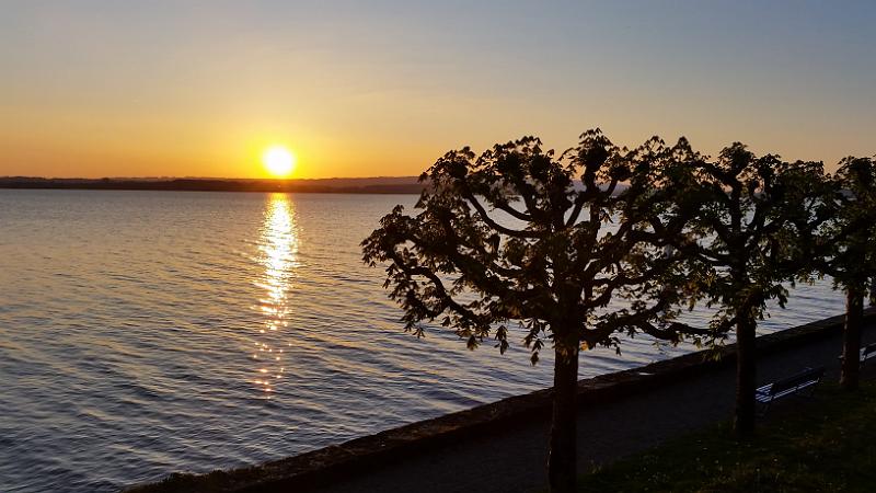 20150418_200037.jpg - 18.4. Sonnenuntergang Oberwil ZG (da wo es die schönsten Sonnenuntergänge der Schweiz gibt)