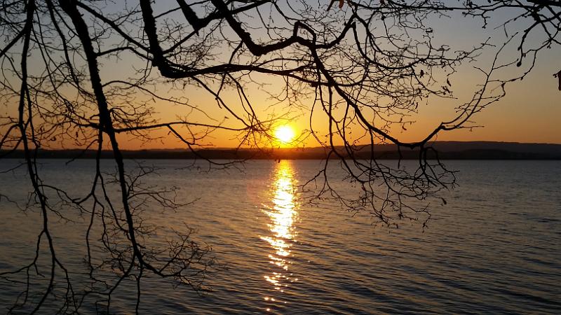 20150418_200211.jpg - 18.4. Sonnenuntergang Oberwil ZG (da wo es die schönsten Sonnenuntergänge der Schweiz gibt)