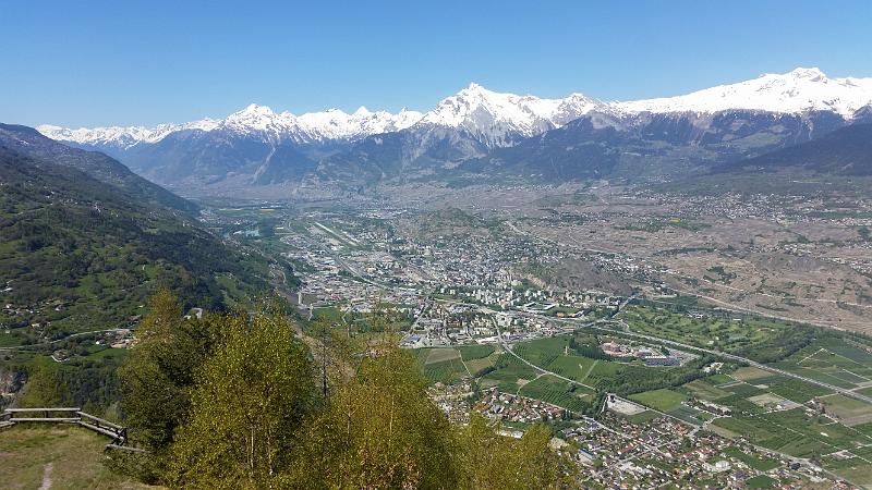 20160505_114218.jpg - 5.5. Lauftraining in Nax VS - Sicht auf Rhonetal und Sion